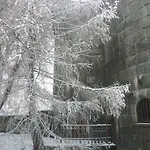 House On The Slopes *