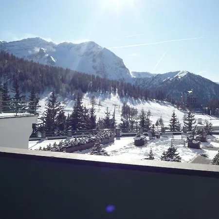 House On The Slopes Apartment *