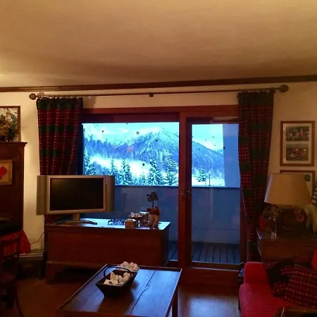 Apartment House On The Slopes *