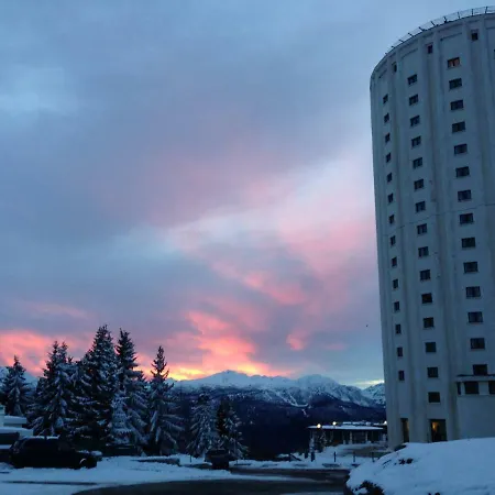 Apartment House On The Slopes *
