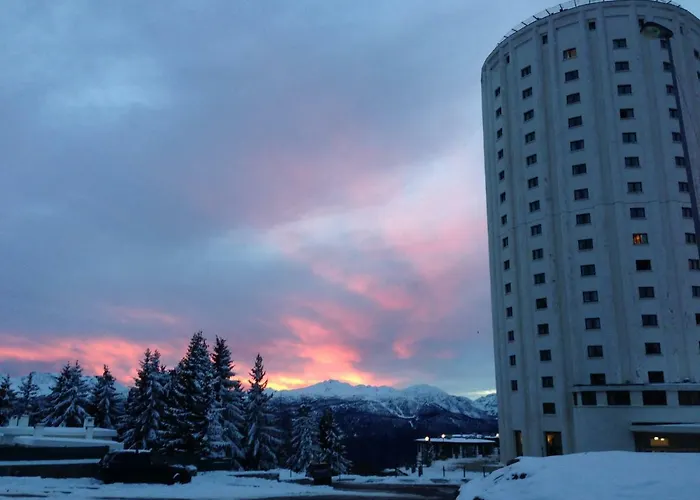 Apartment House On The Slopes *